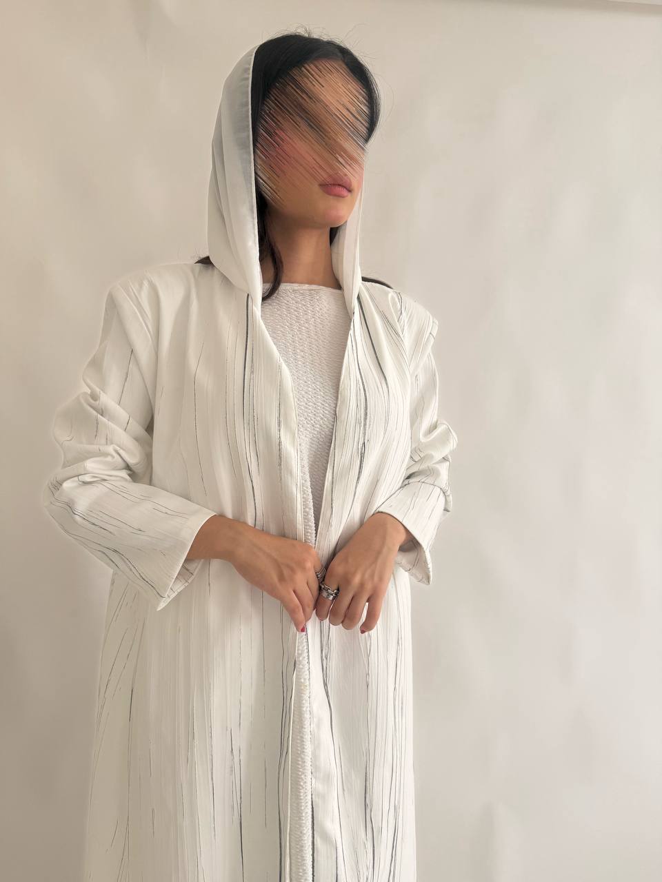 عباية يوليو أبيض - Bateel Abaya