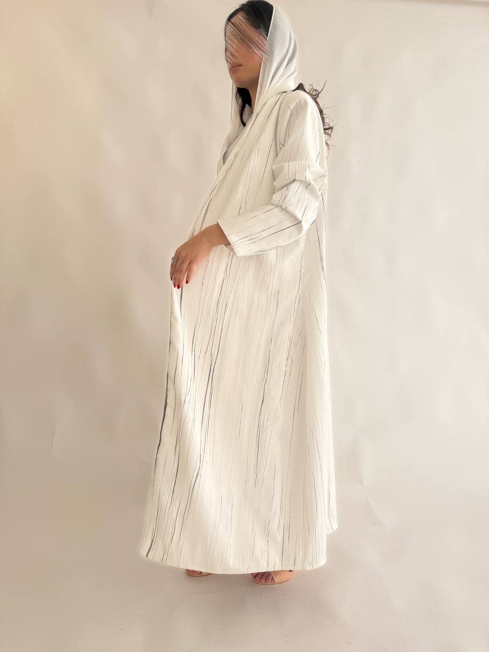 عباية يوليو أبيض - Bateel Abaya