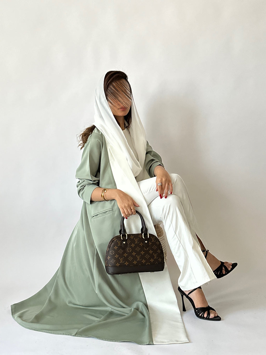 عباية المشاعل - Bateel Abaya