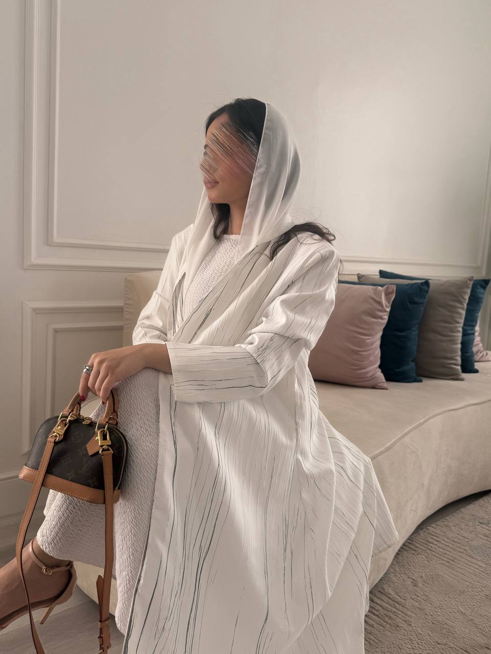 عباية يوليو أبيض - Bateel Abaya