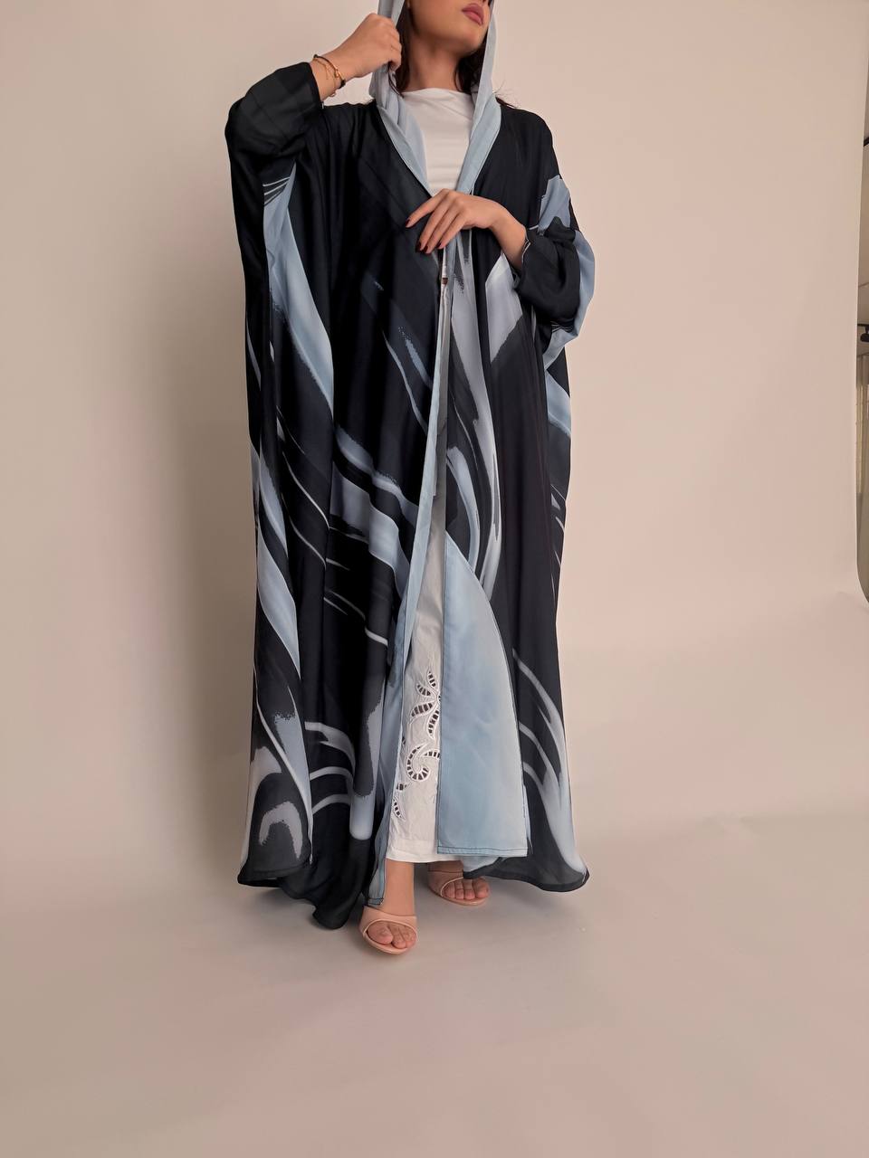 عباية ابريل - Bateel Abaya